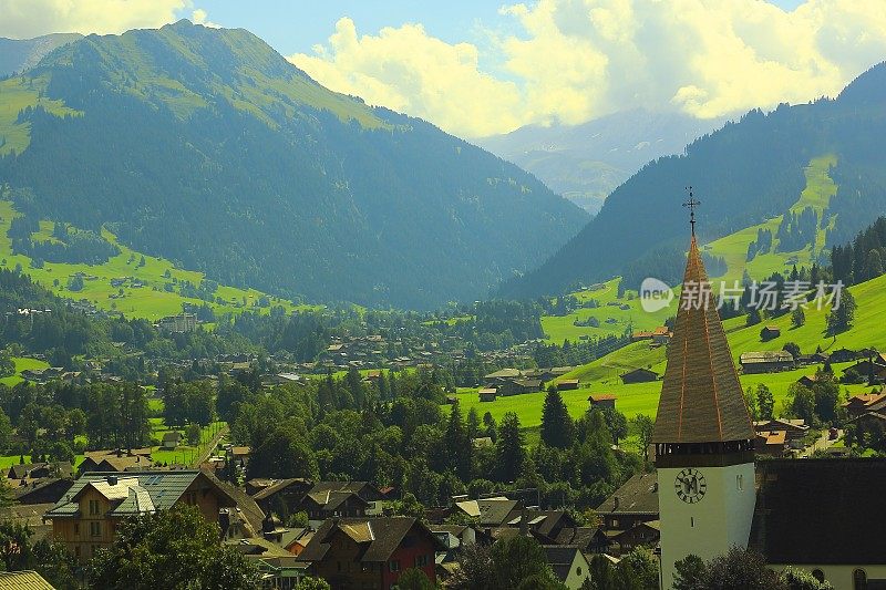 格施塔德田园诗般的阿尔卑斯村庄全景，伯尔尼坎顿，瑞士阿尔卑斯山