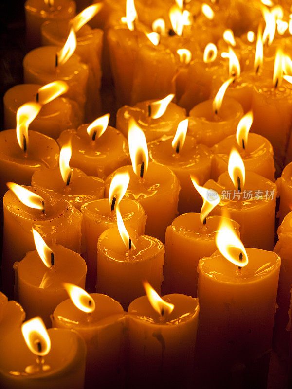 克罗地亚萨格勒布大教堂的蜡烛