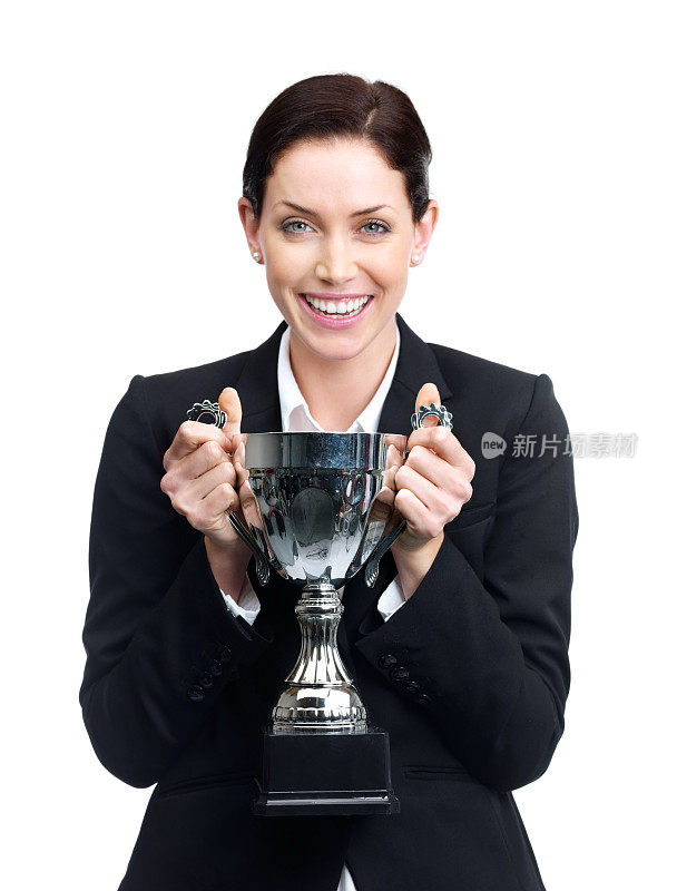 优胜者-迷人的年轻商业女性拿着奖杯