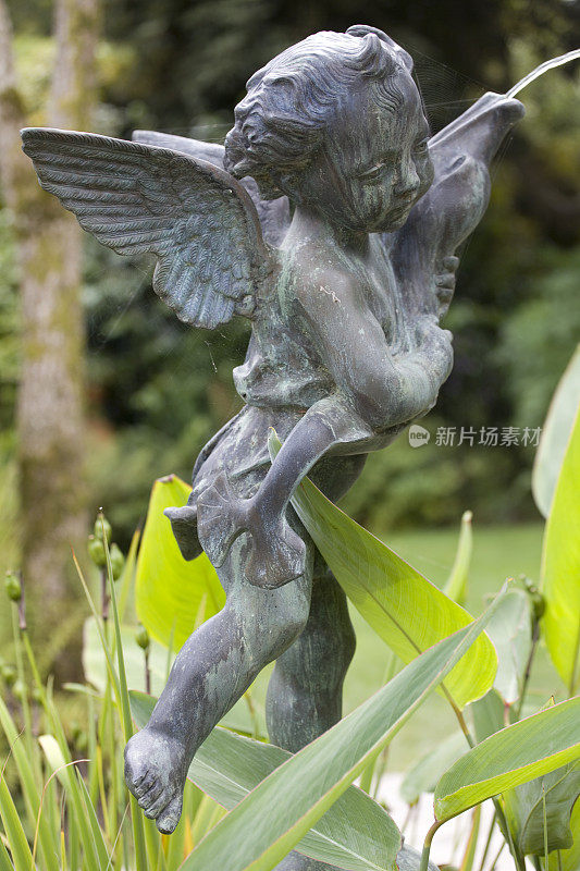 小天使喷泉，铜像