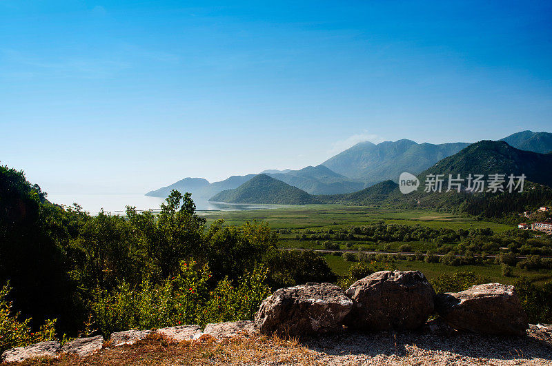 美丽的斯卡达湖渔业度假村