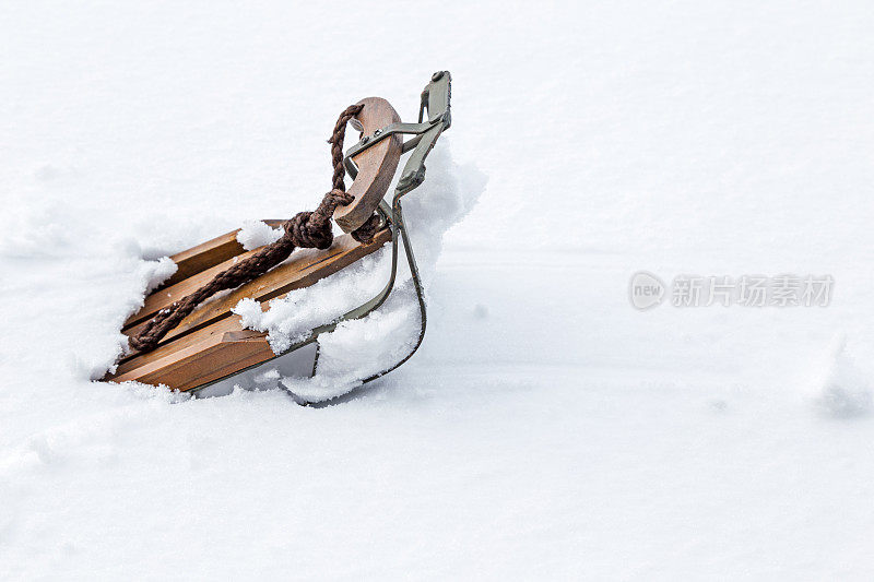 雪橇在雪