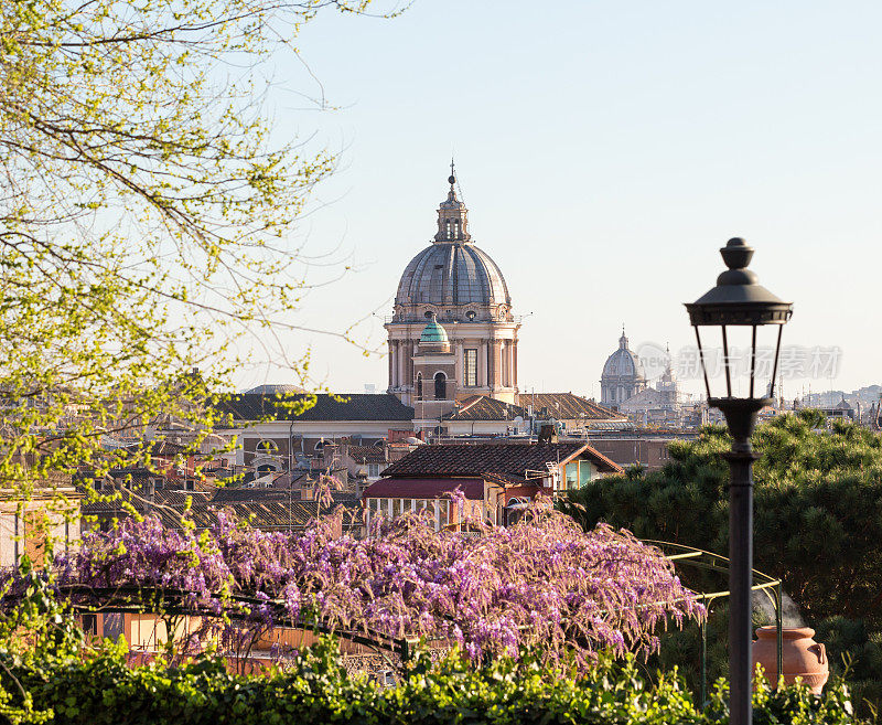 春天，意大利，罗马的天际线和教堂的圆屋顶
