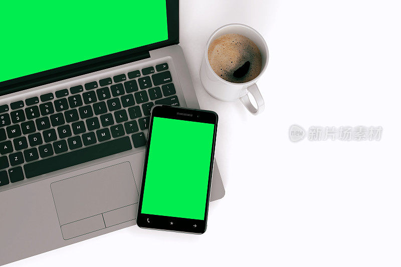 绿屏电脑手机和一杯咖啡