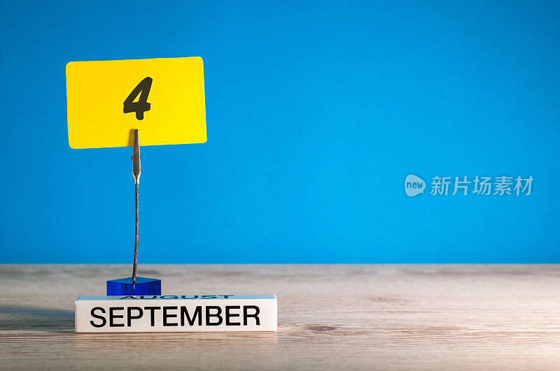 9月4日。月的第四天，日历上有教师或学生、学生表的空格，用于文本、拷贝空格