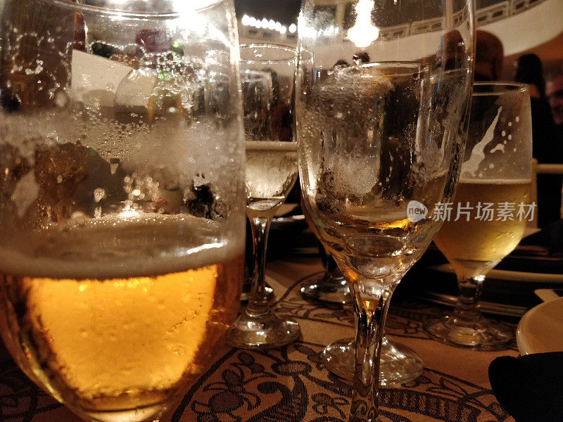 宴会上酒精饮料的细节