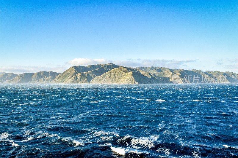 新西兰库克海峡波涛汹涌