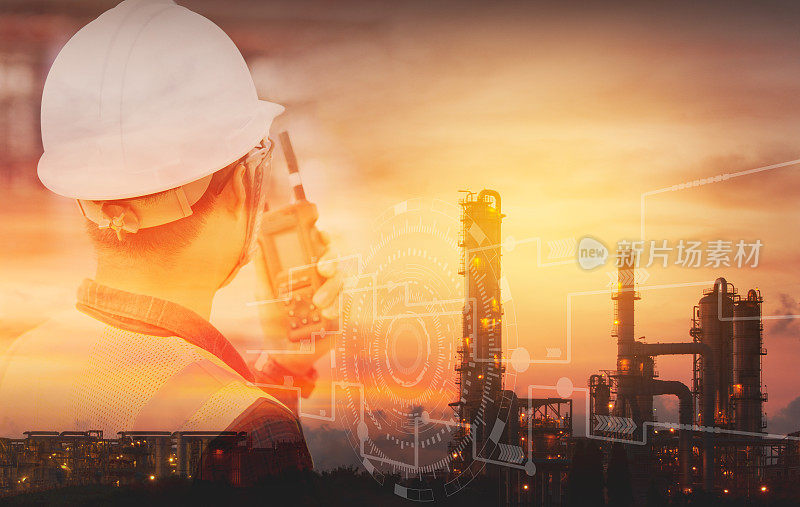 有炼油工业工厂背景的工程师戴安全帽双重暴露。工业仪器在工厂和物理系统图标概念，工业4.0概念。