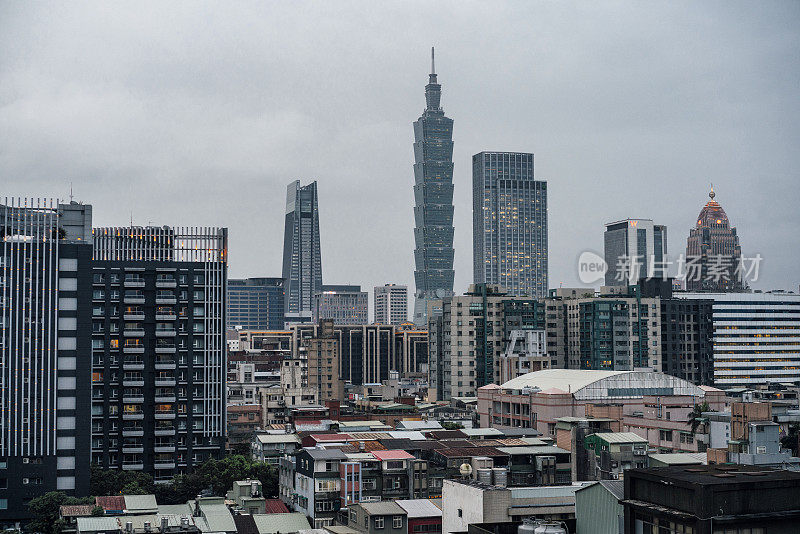 日落时分从象山眺望台北的天际线