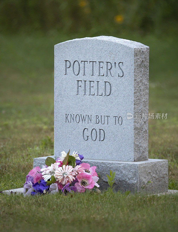 刻有刻骨铭心的墓碑，标志着波特墓地。