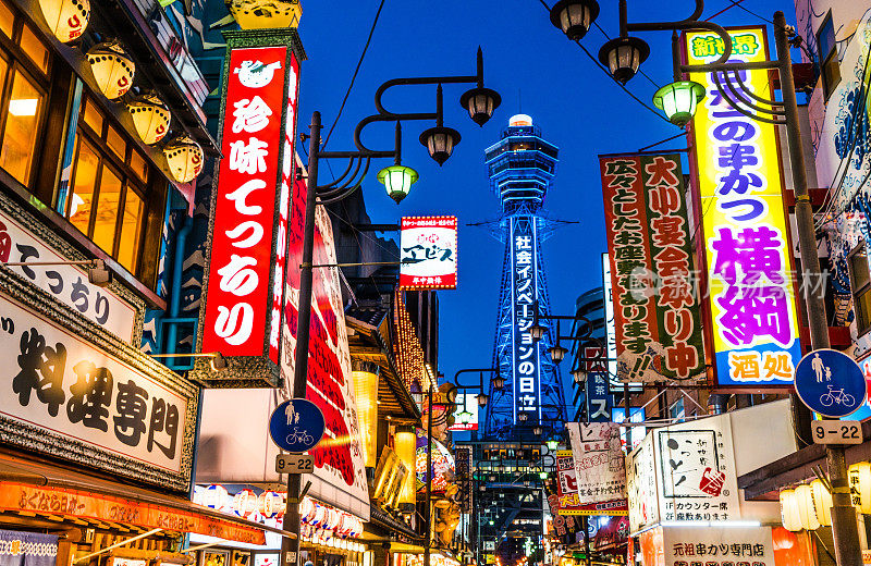 霓虹灯夜市未来城市景观照亮广告牌新世日本大阪