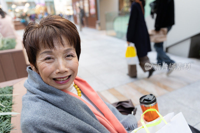 高层女性休假