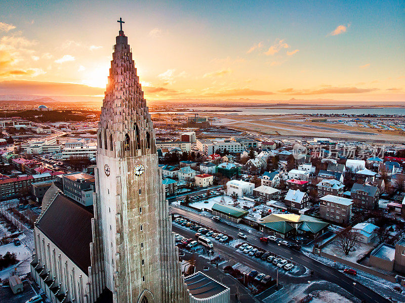 Hallgrímskirkja冰岛教堂和雷克雅未克城市景观