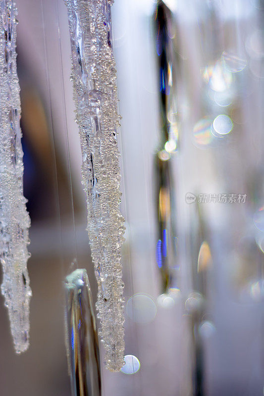 闪亮的背景碎片的水晶和玻璃冰柱