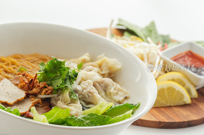越南馄饨面汤