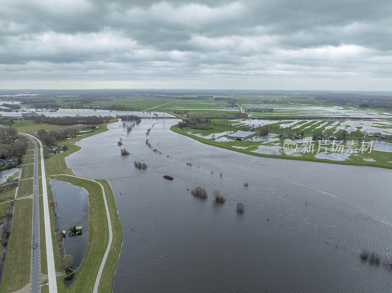 无人机拍摄的兹沃勒河高水位洪水