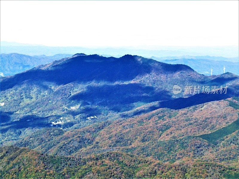 日本的蓝山。筑波山全景。