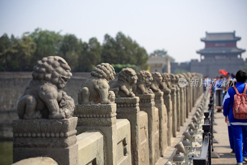 北京卢沟桥上的石狮