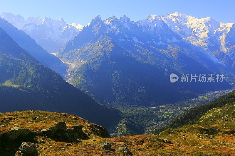 勃朗峰田园诗般的高山风景乡村-夏蒙尼阿尔卑斯山