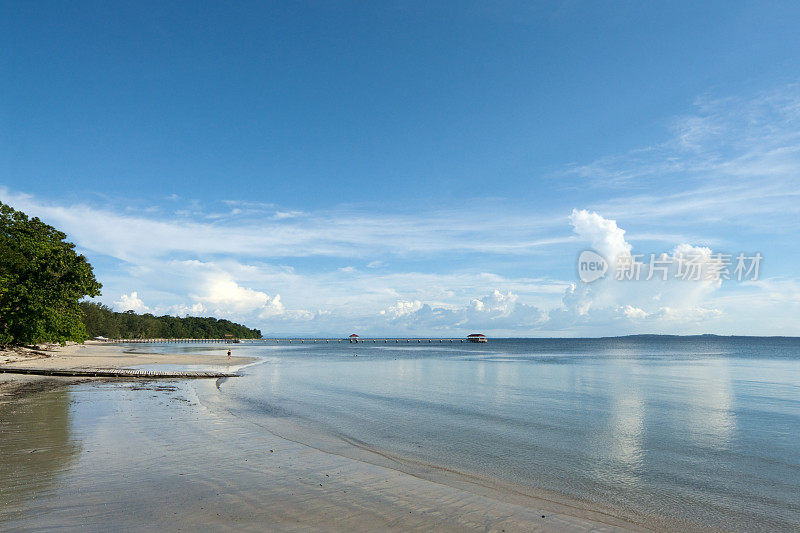 马来西亚婆罗洲的海滩景色
