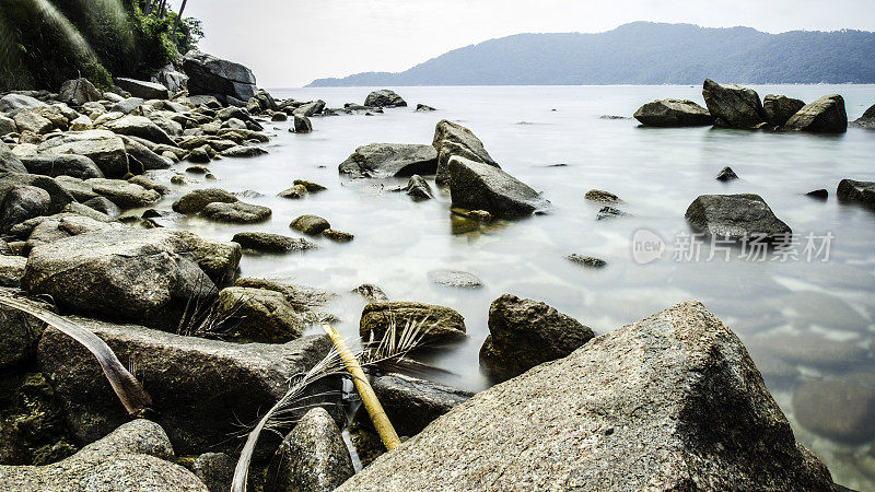 岩石海滩