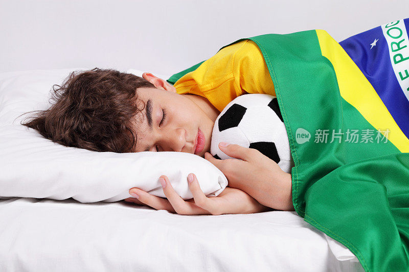 躺在床上的巴西球迷