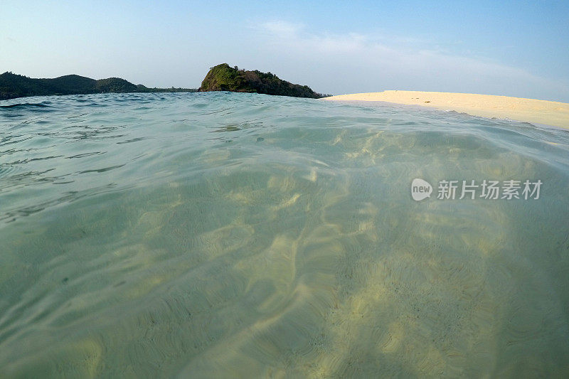 海滩上的水面