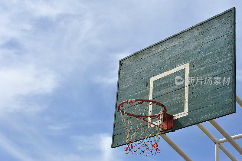 目标标志篮球运动的标志在庭院草坪