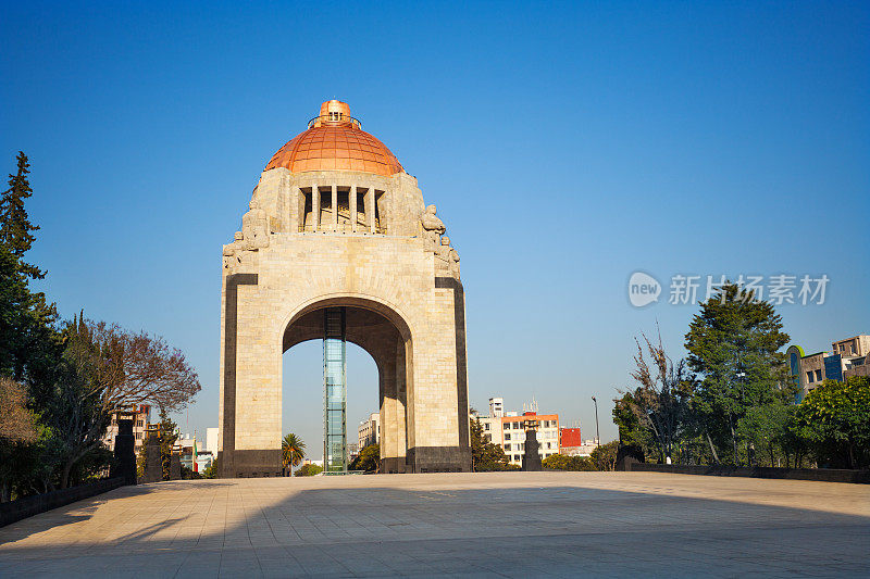 墨西哥城市中心的革命纪念碑