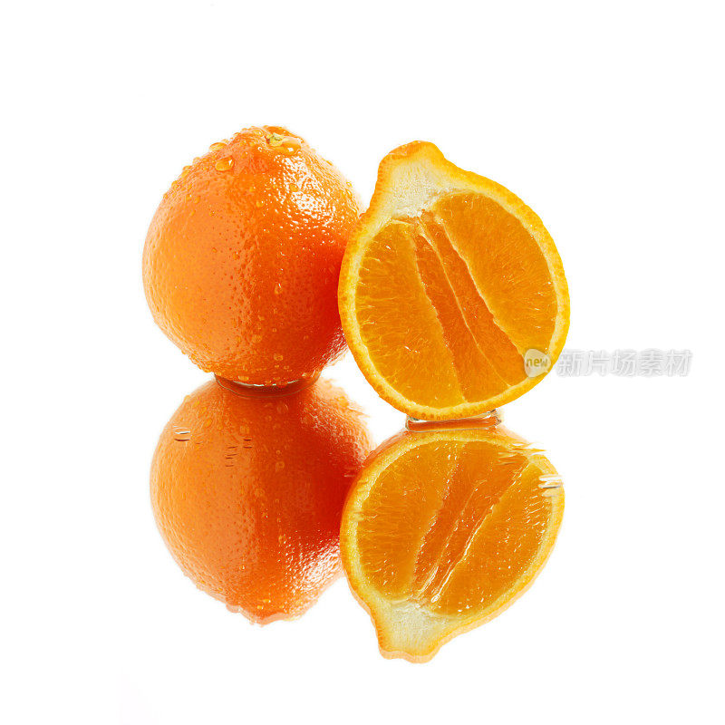 鲜橙切成两半