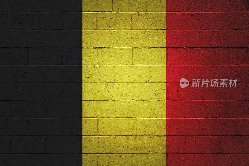一面画在墙上的比利时国旗