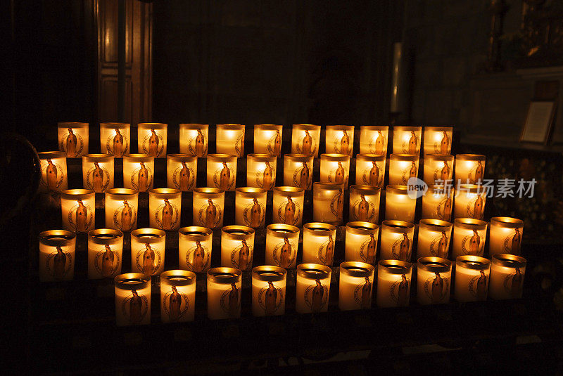 蜡烛在教堂
