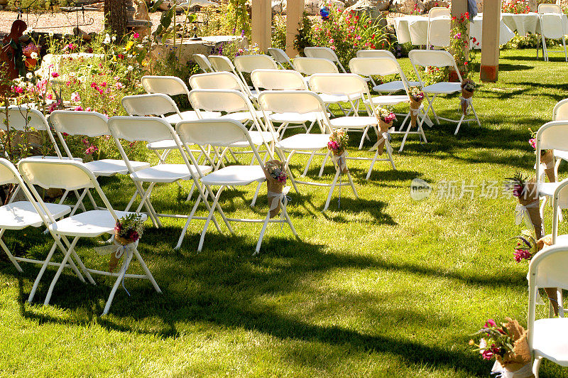 婚礼椅已为客人准备好。