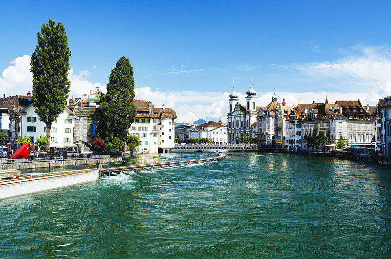 卢塞恩和瑞士的罗伊斯河