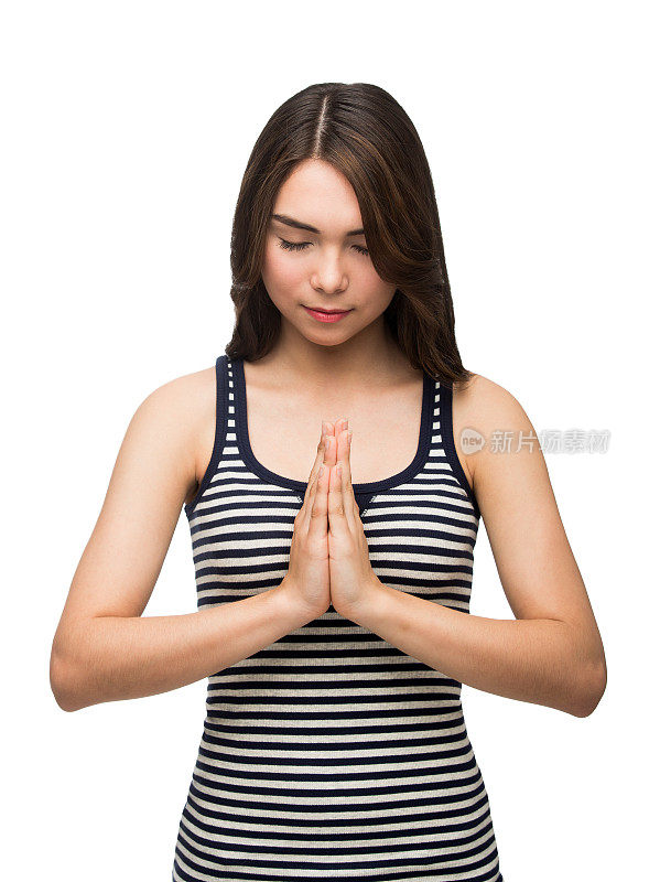 年轻的拉丁妇女手拉手一起祈祷