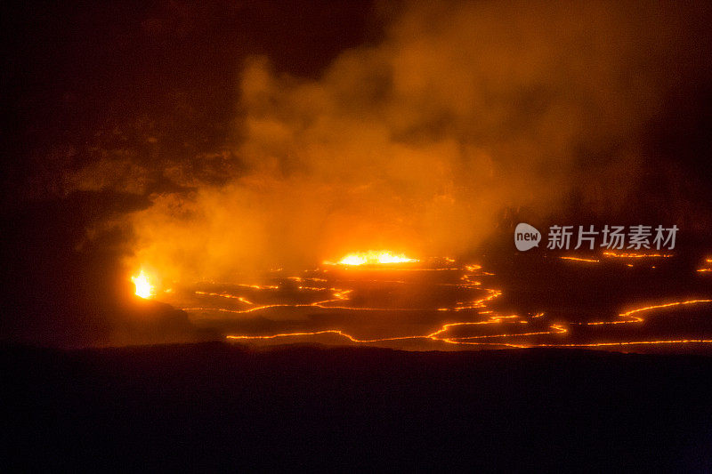 夏威夷基拉韦厄火山口内热熔岩翻滚