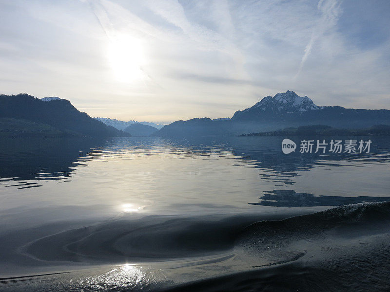 瑞士阿尔卑斯山卢塞恩湖日落