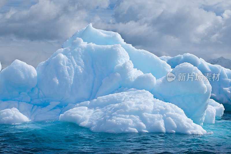 南极洲天堂湾的冰山