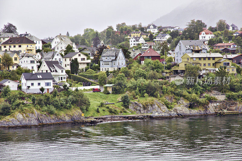 挪威卑尔根附近的彩色房屋