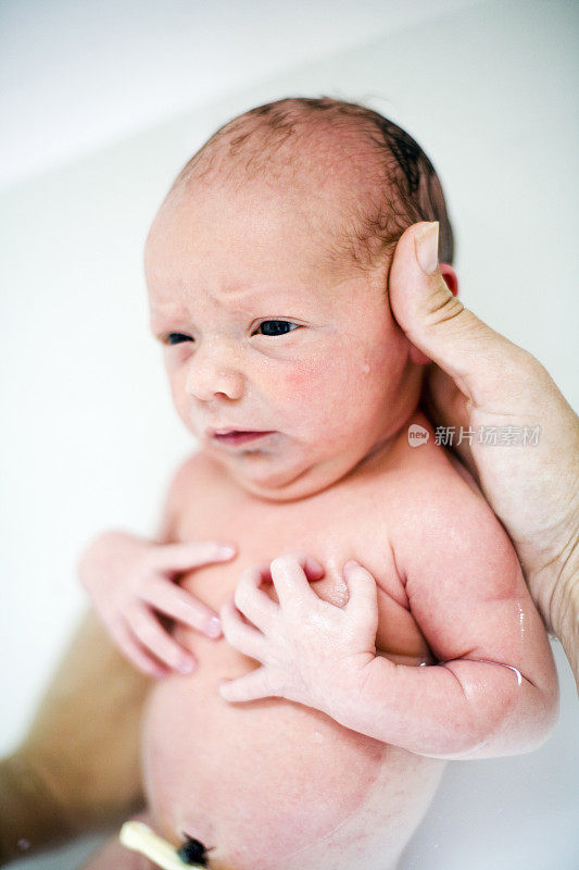 新生儿第一次洗澡