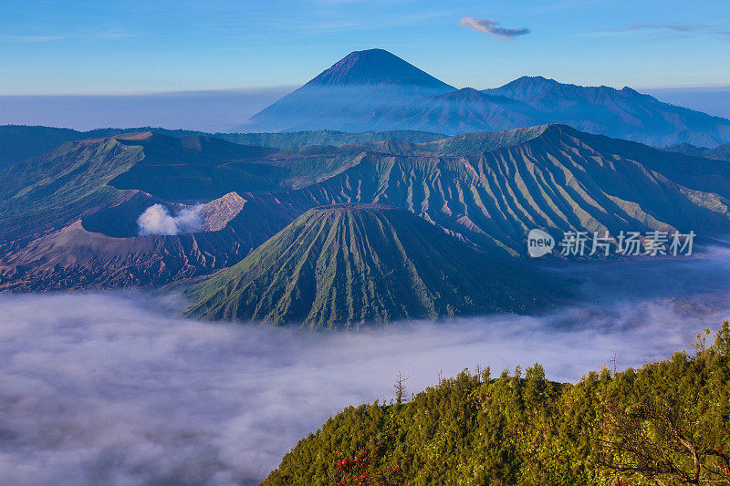 印尼爪哇岛的布罗莫火山火山口