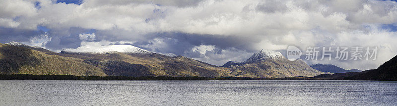 苏格兰山湖森林