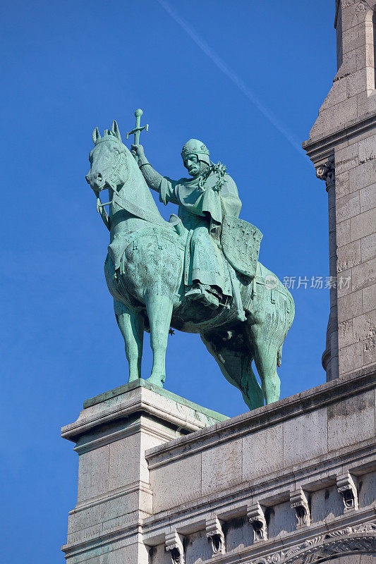 骑马的圣路易铜像