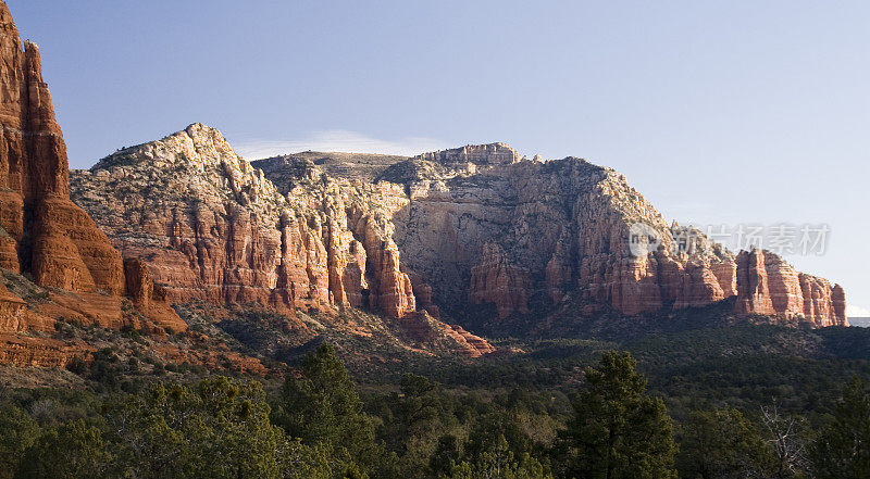 李山