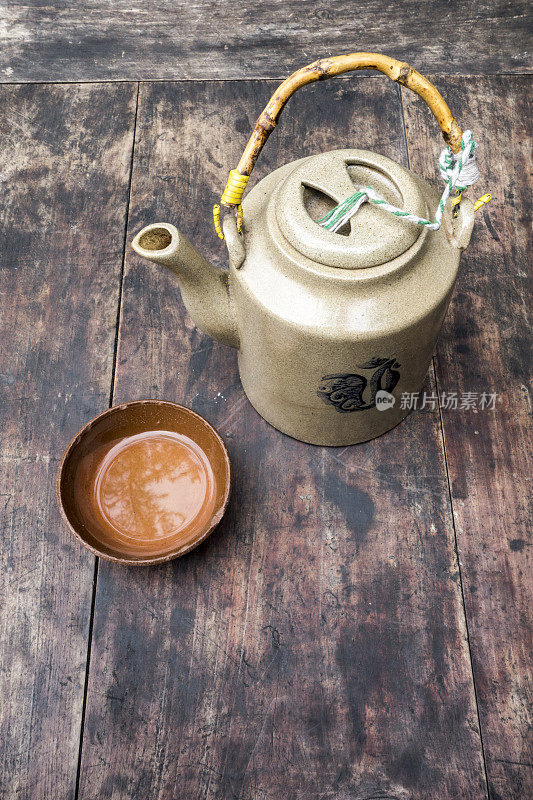 中国农民的茶壶和茶杯