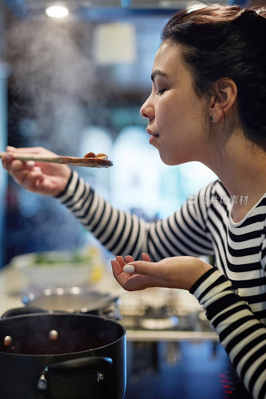 确保她加入了正确的调味料