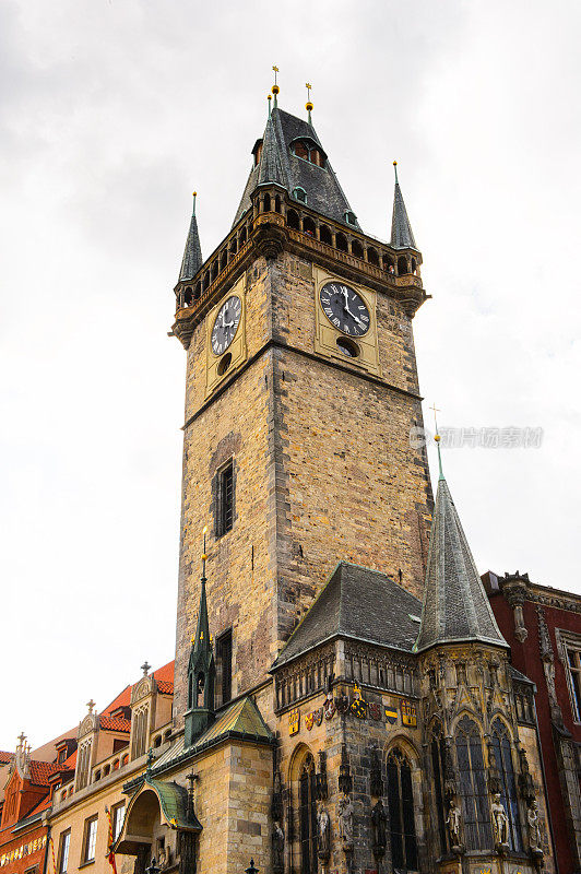 捷克共和国布拉格老城广场上的建筑。布拉格是捷克共和国的首都，一个受欢迎的旅游目的地。