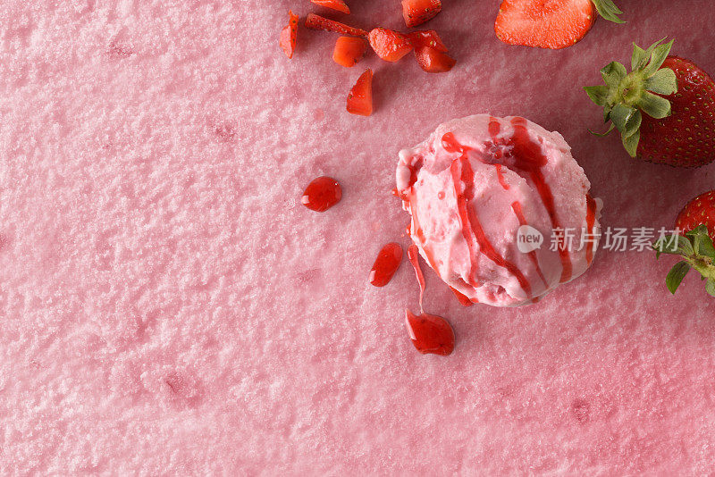 冰淇淋口味的草莓背景俯视图