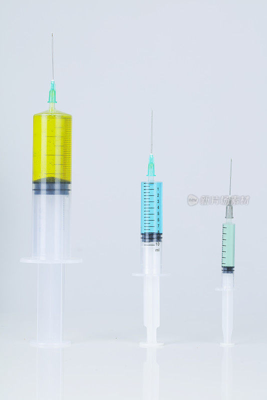 三支带有转基因生物的注射器实验室玻璃器皿。,转基因