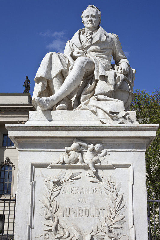 柏林洪堡大学的洪堡雕像